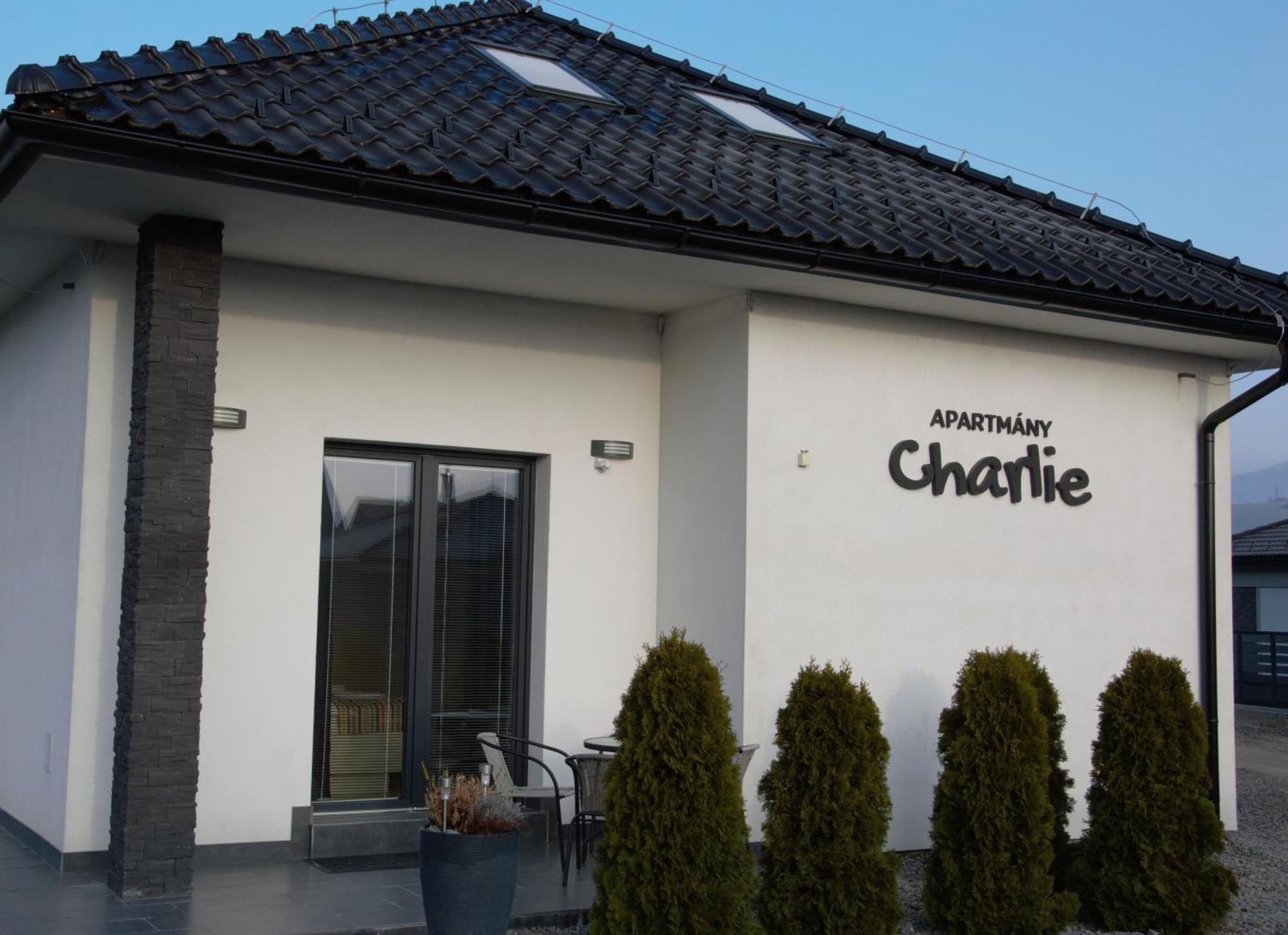 Apartmany Charlie เบเชนยอวา ภายนอก รูปภาพ