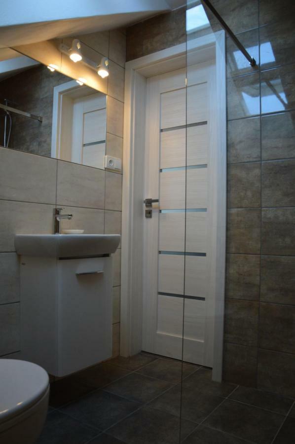 Apartmany Charlie เบเชนยอวา ภายนอก รูปภาพ