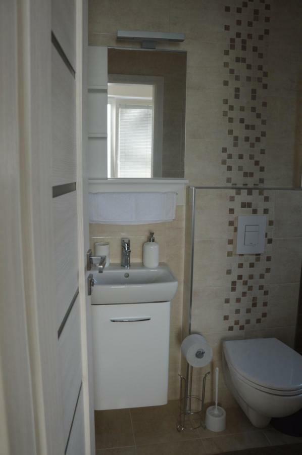 Apartmany Charlie เบเชนยอวา ภายนอก รูปภาพ