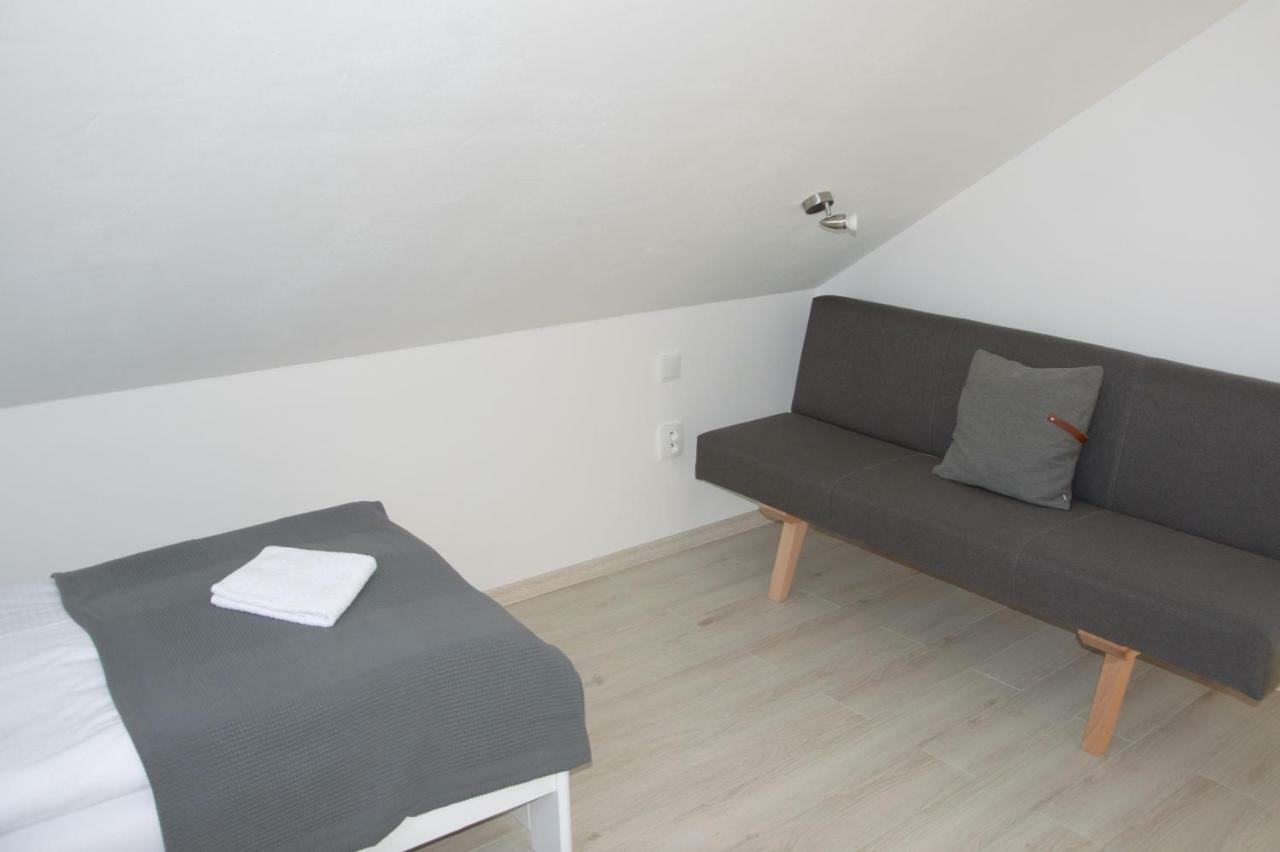 Apartmany Charlie เบเชนยอวา ภายนอก รูปภาพ